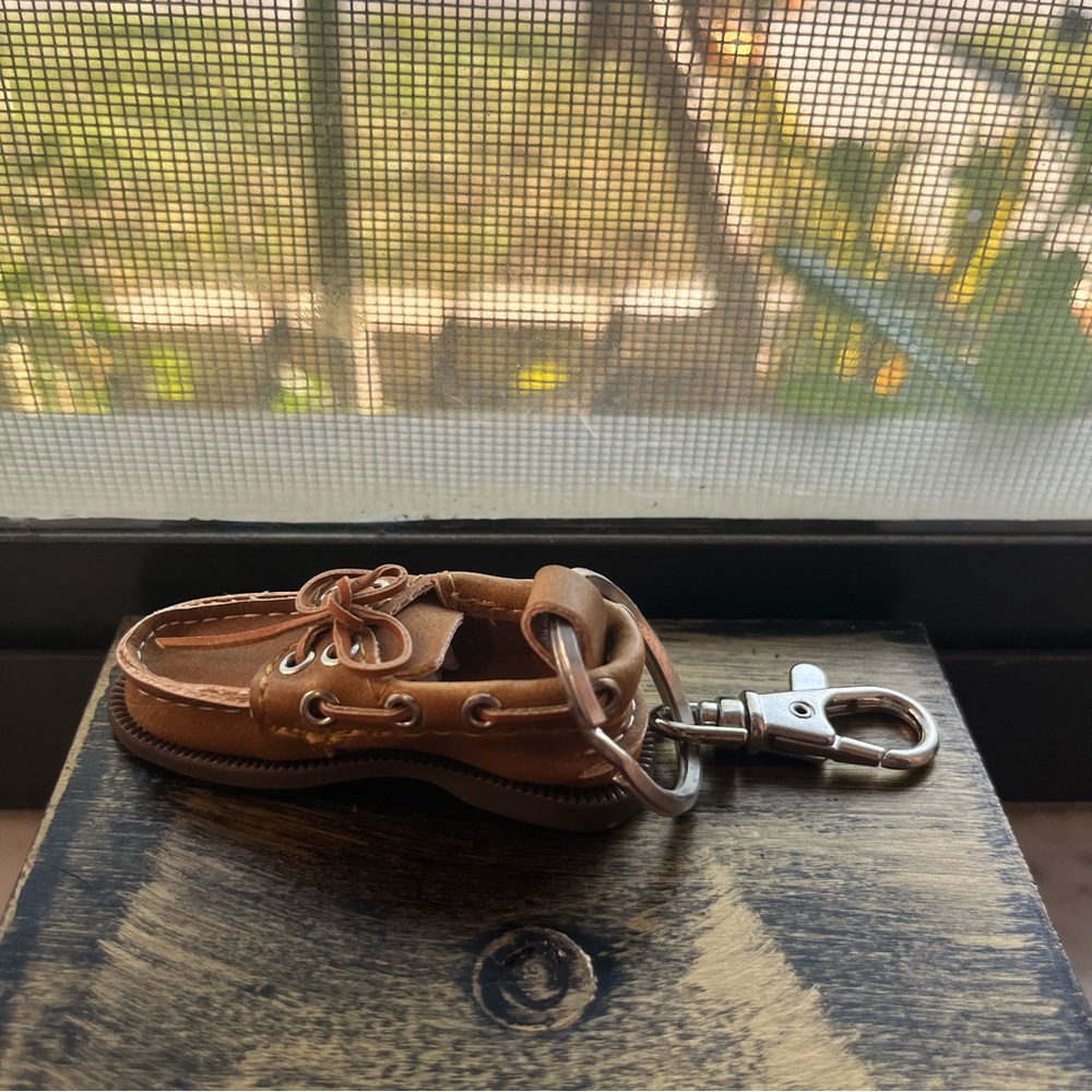 Sperry Top-Sider Boat Shoe Keychain - Picture 4 of 10